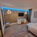 Rokebea Luxury *