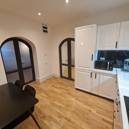 Rokebea Luxury Apartament *